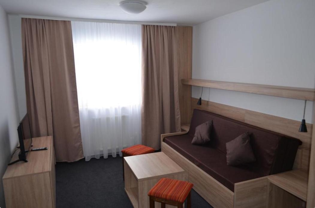 Hotel ČESKÁ FARMA Dolni Dvur Buitenkant foto